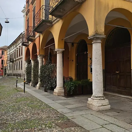 Pensión Aury House *